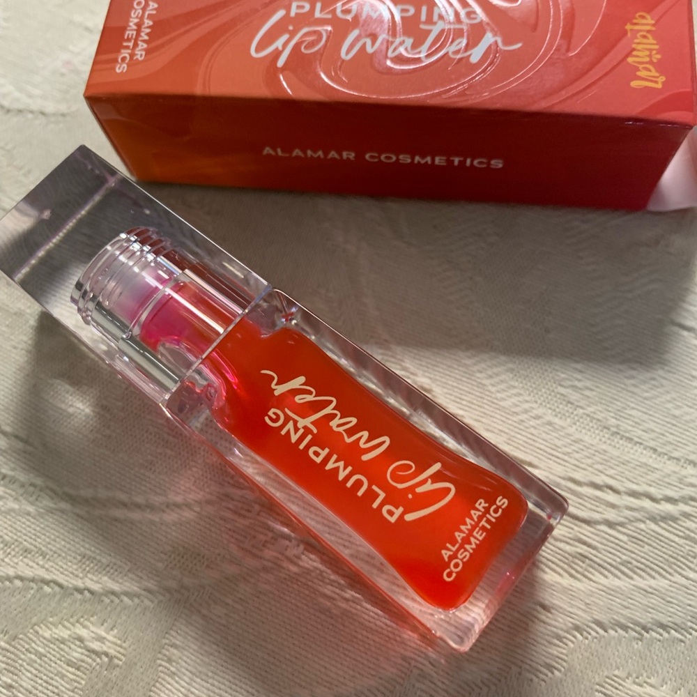 Alamar Cosmetics Plumping Lip Water Lipgloss in Agua